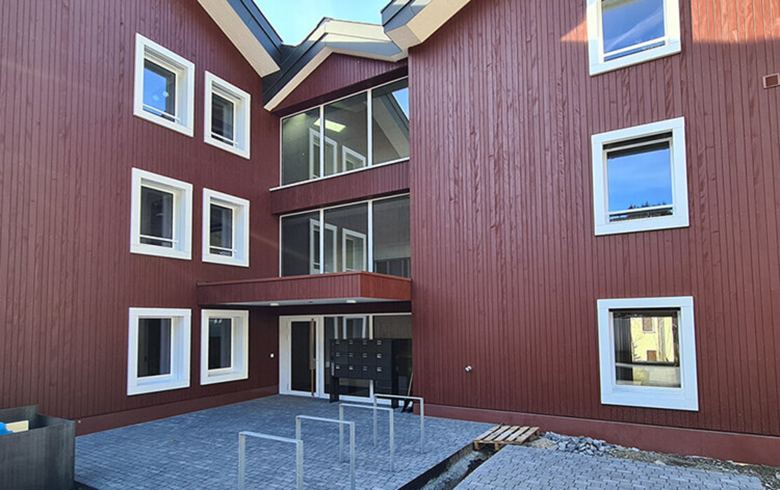 Neues Mehrfamilienhaus in Sörenberg Innenhof